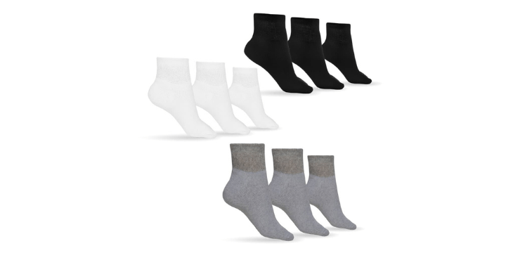 ankle socks with three colors to choose from